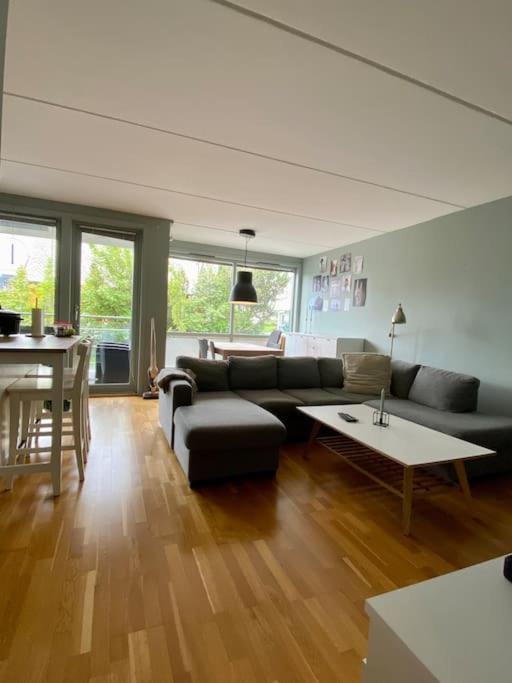 Sentralt I Med Solrik Balkong Og Parkering - Perfekt For Ons Apartamento *