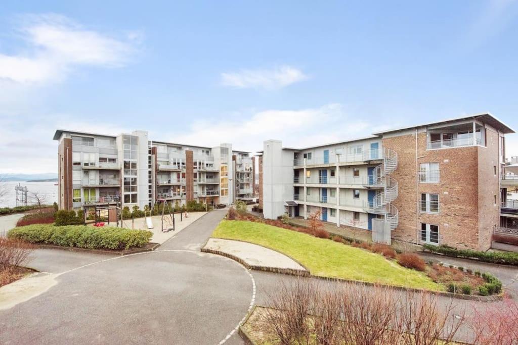 Sentralt I Med Solrik Balkong Og Parkering - Perfekt For Ons Apartamento *